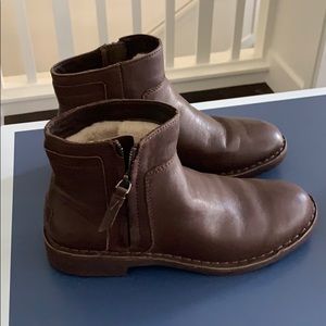 Ugg Rea leather ankle boots